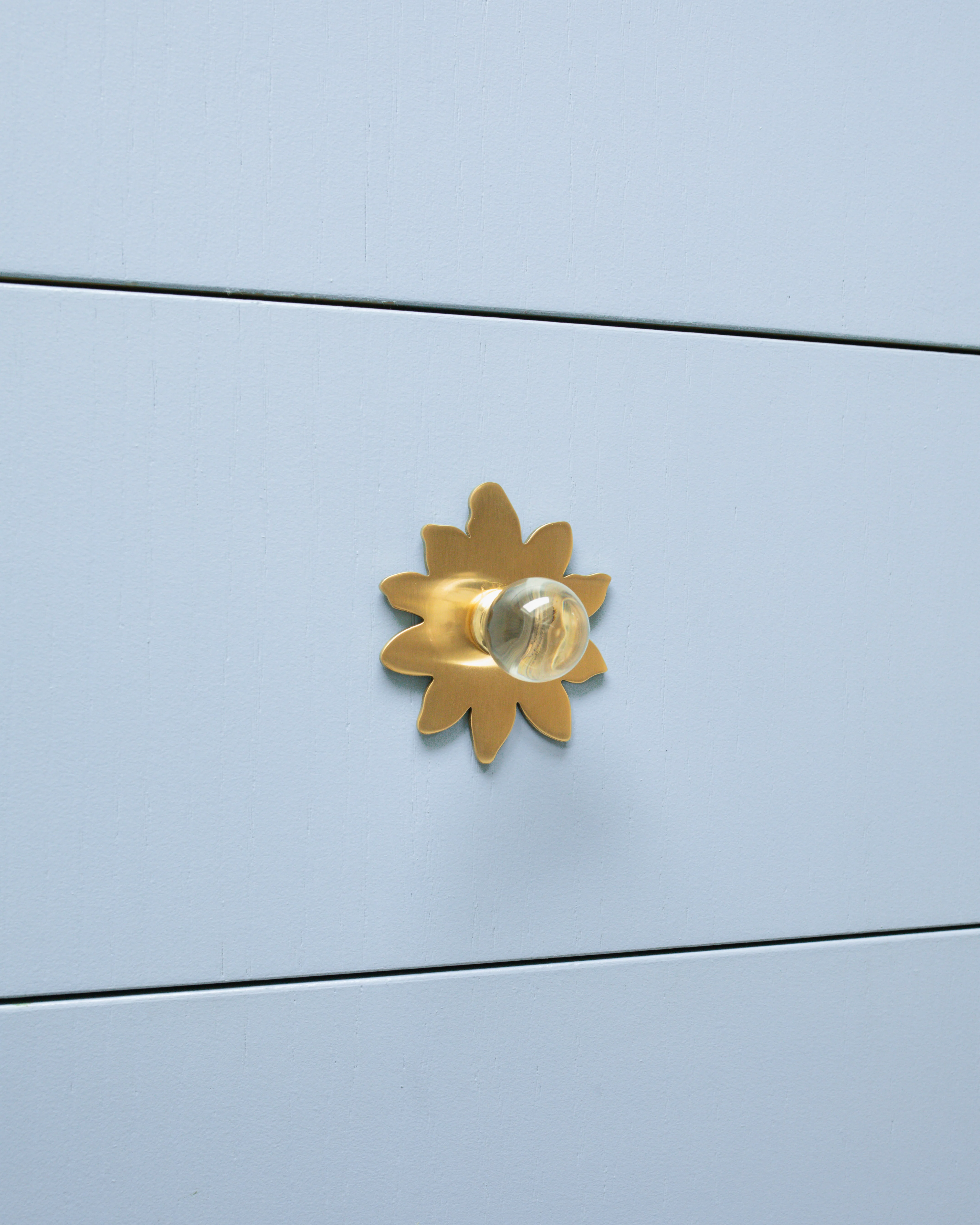 Flower Backplate, Aged Brass - Image 2